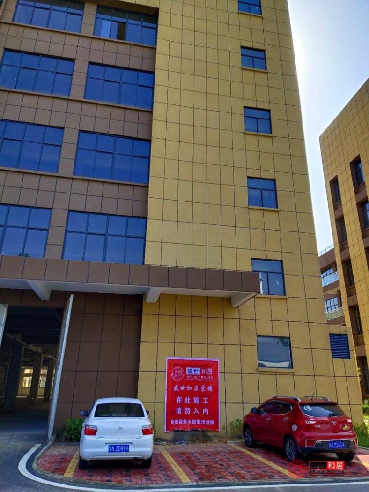 辦公樓裝修現(xiàn)場(chǎng) 辦公樓裝修現(xiàn)場(chǎng)